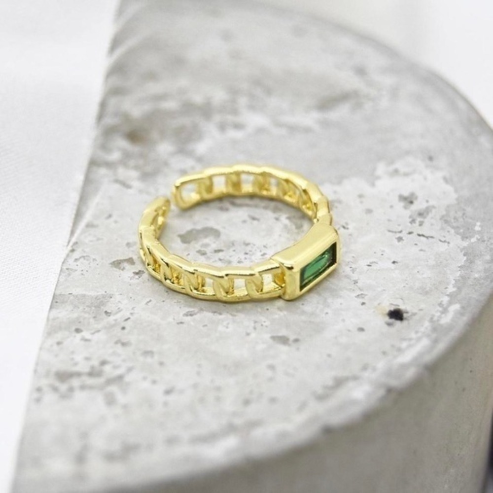 Emerald Chain Ring - Picture 3 of 4